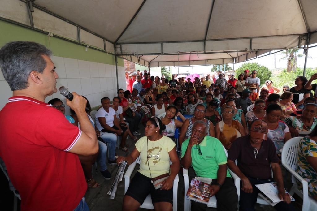 Deputados Zé Neto e Robinson Almeida e vereador Alberto Nery encerram caminhada do Projeto Ouvindo Feira no distrito de Ipuaçu