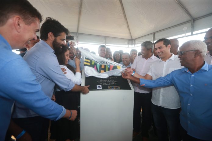 Em Castro Alves, governador inaugura obras de pavimentação em rodovias que somam mais de R$ 60 milhões e autoriza outras obras
