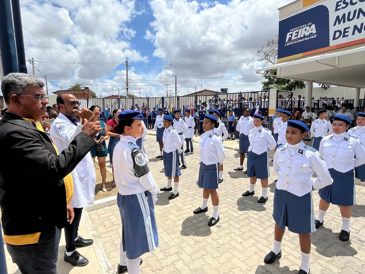 Escola Cívico-Militar de Jaíba celebra Proclamação da República com desfile