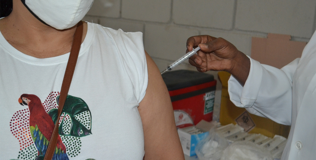 FEIRA DE SANTANA: Vacinação contra Covid ampliada para pessoas de 37 anos ou mais