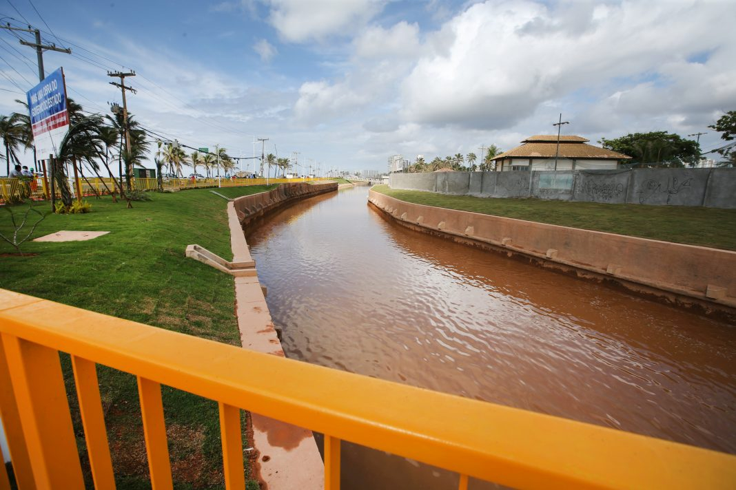Governo do Estado entrega trecho de obra de macrodrenagem do rio Jaguaribe na orla de Salvador