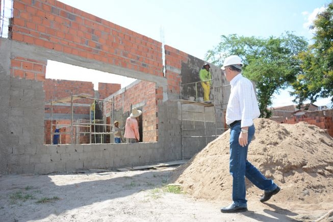 PMFS: José Ronaldo visita as obras do Centro do Idoso, previsto para ser inaugurado em abril