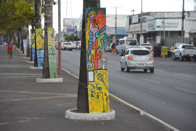 Feira de Santana: Obras de arte são expostas ao ar livre na avenida Presidente Dutra