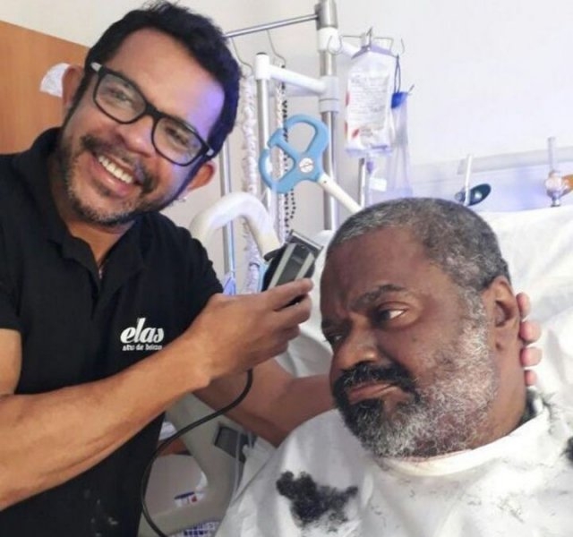 Filho de Arlindo Cruz divulga primeira foto do cantor após 10 meses internado