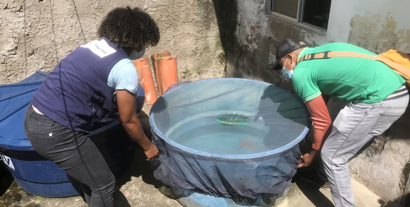 Prefeitura de Feira distribuiu 4 mil capas para cobertura de caixas d´água no combate à dengue