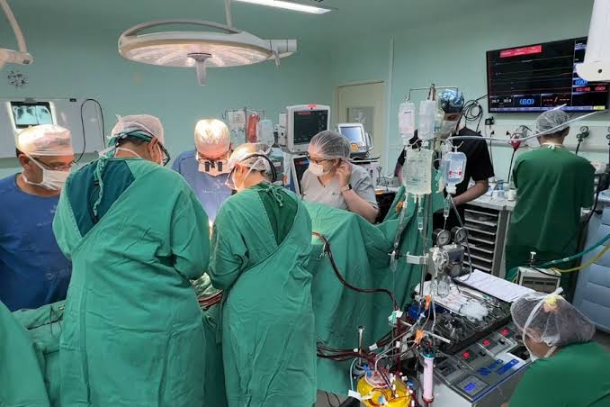 Primeiro feirense a receber transplante de coração segue estável após cirurgia