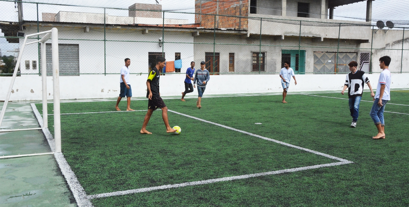 Quadra de futebol society é a diversão garantida no bairro Conceição