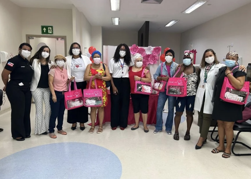 Sprev entrega 12 kits da campanha Ligadas por Fios para pacientes do Hospital da Mulher